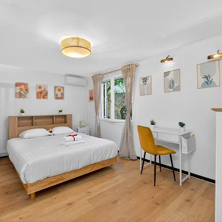 Joli 2 Pieces Pour 4 Personnes En Centre-ville Menton